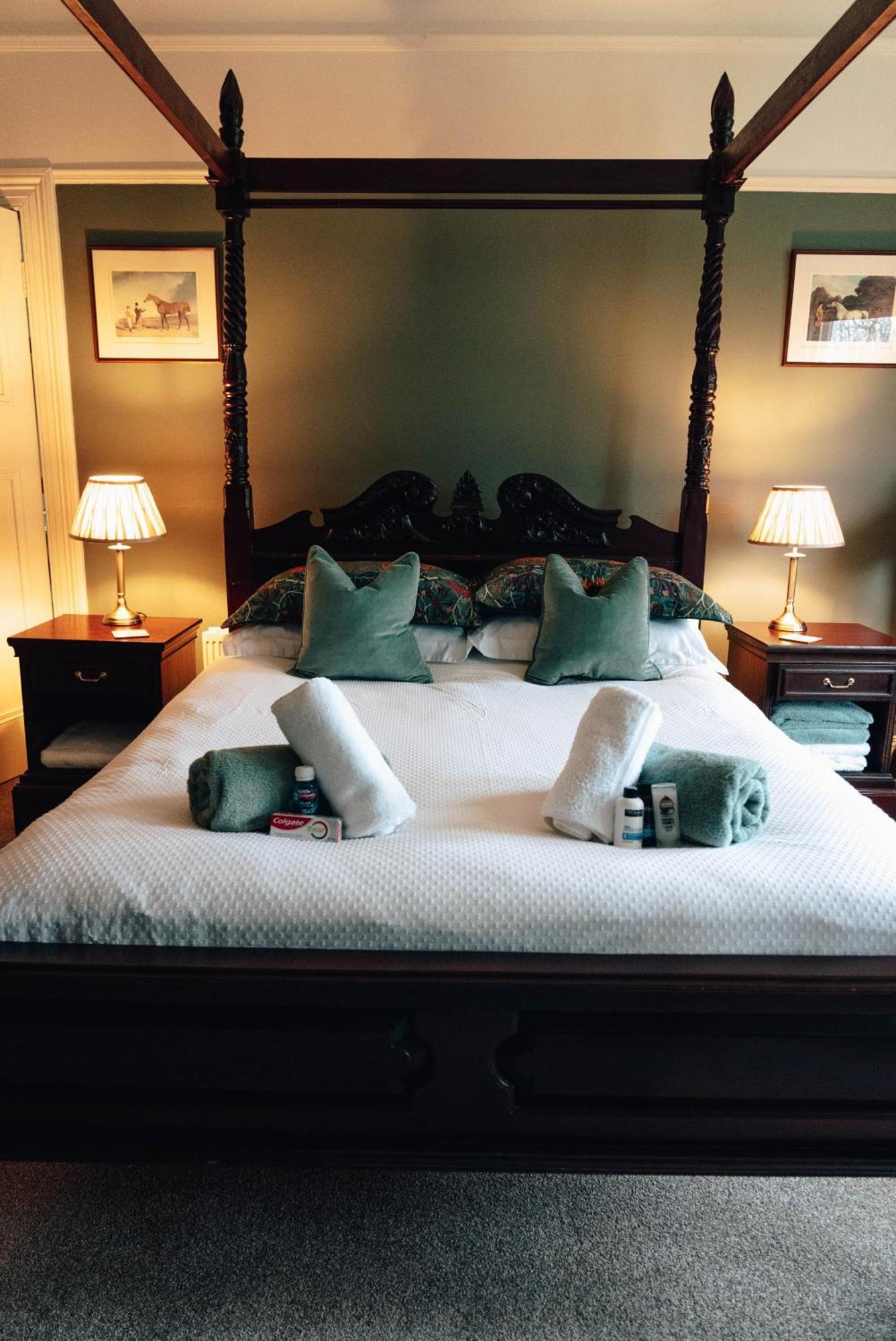 Luxury Accommodation In County Antrim With Riverside Hot Tub Kells 外观 照片